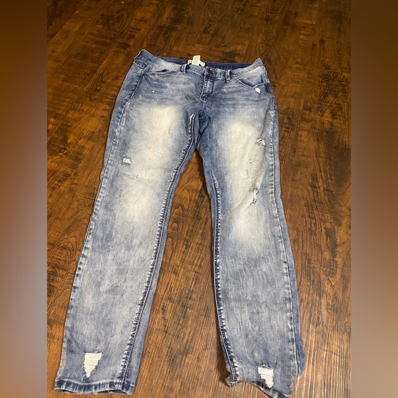 Juniors Straight Leg Jeans - Picture 2 of 4